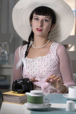 Klasik temalı pinup kız