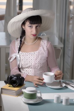 Klasik temalı pinup kız