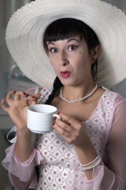 Klasik temalı pinup kız