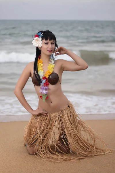 Hula themed pinup girl — Stock Photo, Image