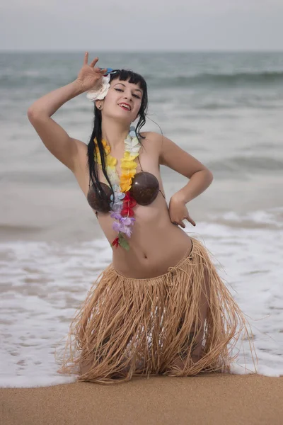 Hula themed pinup girl — Stock Photo, Image