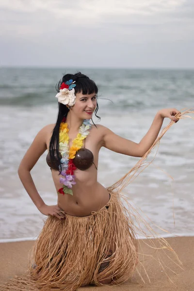 Hula themed pinup girl — Stock Photo, Image