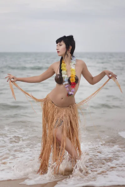 Hula themed pinup girl — Stock Photo, Image