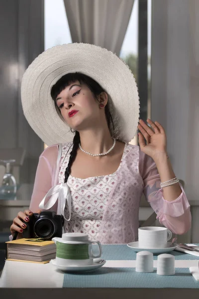 Klasik temalı pinup kız