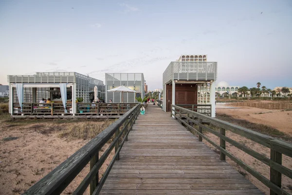 Światło niebieskie drewniane klasyczne beach bar w mieście Vilamoura — Zdjęcie stockowe