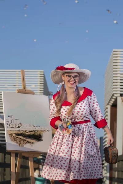 Cute pinup girl in the beach — Stock Photo, Image