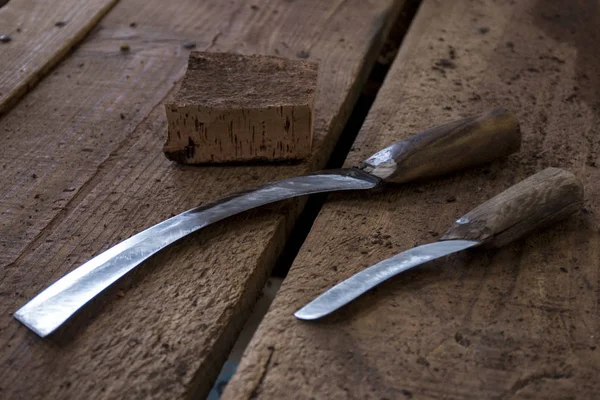 Ножевые инструменты для нарезки пробки — стоковое фото