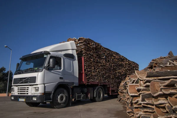 Ciężarowych transportujących cork — Zdjęcie stockowe