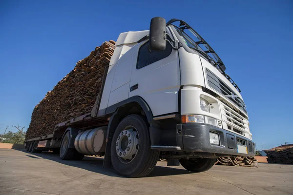 Ciężarowych transportujących cork — Zdjęcie stockowe