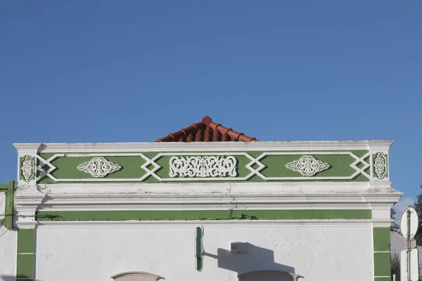 Façade typique détaillée de l'architecture portugaise — Photo