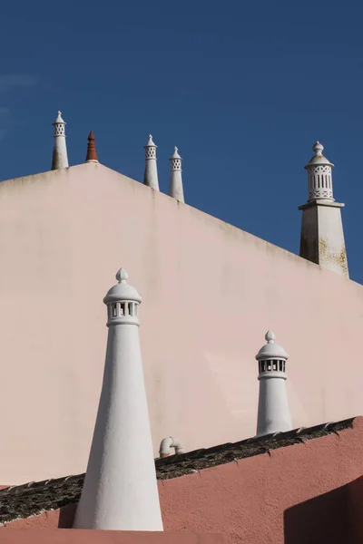 Typische Algarve schoorsteen — Stockfoto