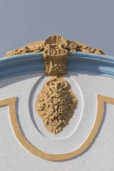 Fachada detalhada típica da arquitetura portuguesa — Fotografia de Stock