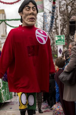 Loule, Portekiz - Şubat 2017: Renkli karnaval (Carnaval) geçit 