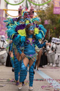 Loule, Portekiz - Şubat 2017: Renkli karnaval (Carnaval) geçit 