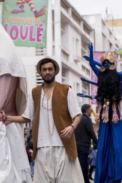 Loule, Portugalsko - únor 2017: Barevný karneval (Carnaval) Parade — Stock fotografie