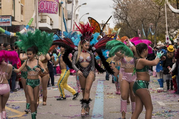 LOULE, PORTOGALLO - FEB 2017: Carnevale colorato (Carnevale) Parade — Foto Stock