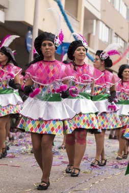 Loule, Portekiz - Şubat 2017: Renkli karnaval (Carnaval) geçit 