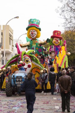 Loule, Portekiz - Şubat 2017: Renkli karnaval (Carnaval) geçit 