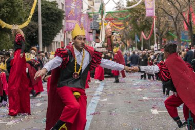 Loule, Portekiz - Şubat 2017: Renkli karnaval (Carnaval) geçit 