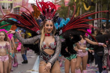 Loule, Portekiz - Şubat 2017: Renkli karnaval (Carnaval) geçit 