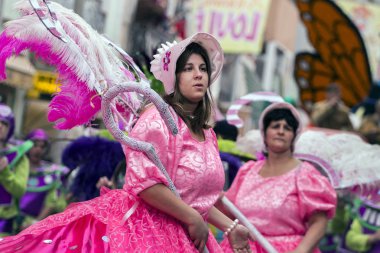 Loule, Portekiz - Şubat 2017: Renkli karnaval (Carnaval) geçit 