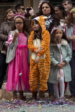 Loule, Portekiz - Şubat 2017: Renkli karnaval (Carnaval) geçit 