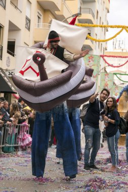 Loule, Portekiz - Şubat 2017: Renkli karnaval (Carnaval) geçit 