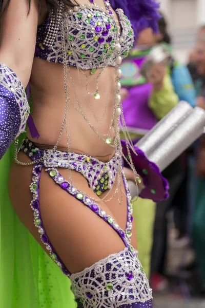 Karnaval kadın kostüm dansçı — Stok fotoğraf