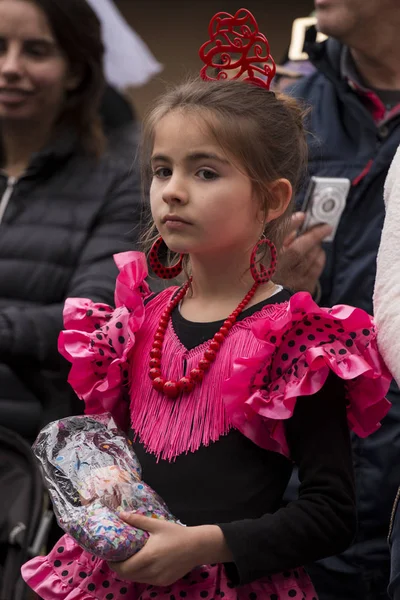 Loule, Portugalsko - únor 2017: Barevný karneval (Carnaval) Parade — Stock fotografie