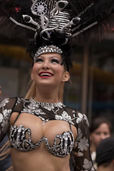 LOULE, PORTOGALLO - FEB 2017: Carnevale colorato (Carnevale) Parade — Foto Stock