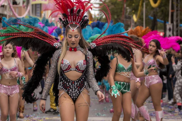 Loule, Portugalsko - únor 2017: Barevný karneval (Carnaval) Parade — Stock fotografie