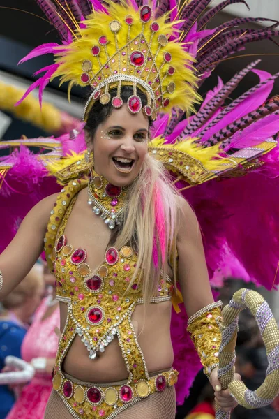 LOULE, PORTOGALLO - FEB 2017: Carnevale colorato (Carnevale) Parade — Foto Stock