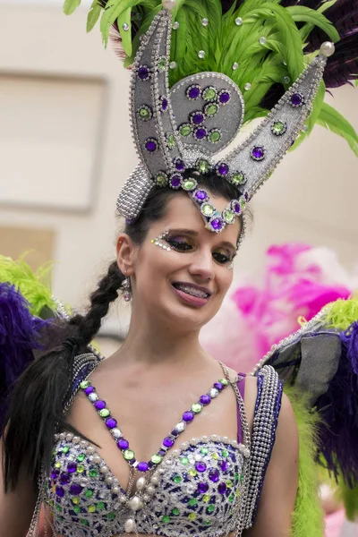 LOULE, PORTUGAL - FEB 2017: Colorido desfile de carnaval —  Fotos de Stock