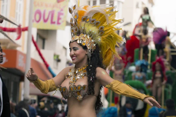 Loule, Portugalsko - únor 2017: Barevný karneval (Carnaval) Parade — Stock fotografie