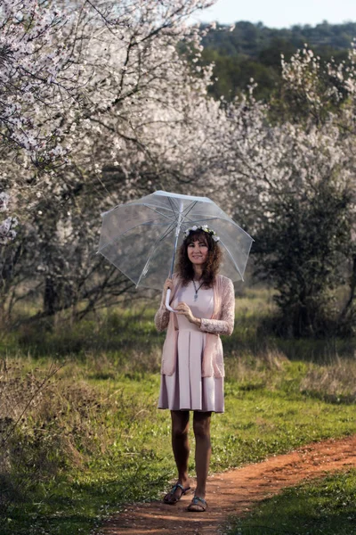 Woman walking on the road — Stock Photo, Image