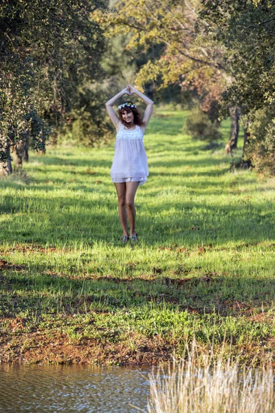 Beautiful woman on nature — Stock Photo, Image