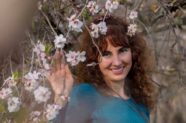 doğa üzerinde kadın moda