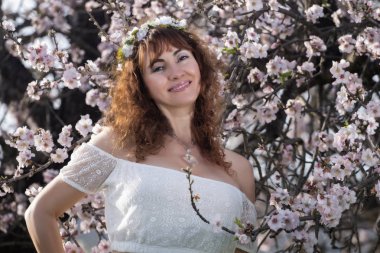 doğa üzerinde kadın moda