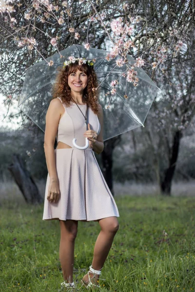 Mujer con paraguas transparente —  Fotos de Stock