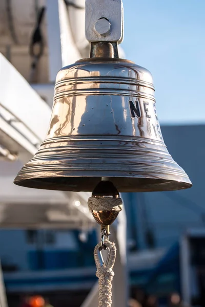 Campana de advertencia de barcos altos — Foto de Stock