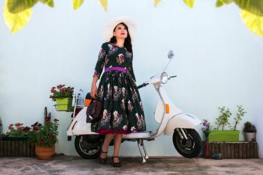 Sonraki motosiklet için vintage kız