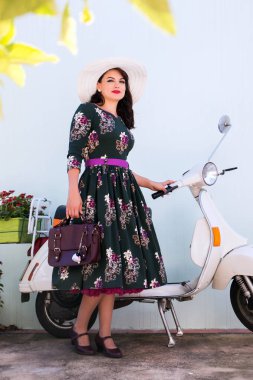 Sonraki motosiklet için vintage kız