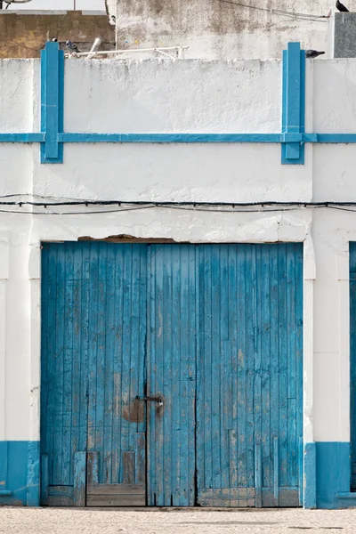 Eski mavi ahşap kapılar — Stok fotoğraf