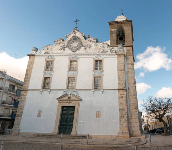 Den huvudsakliga kyrkan av staden Olhão — Stockfoto