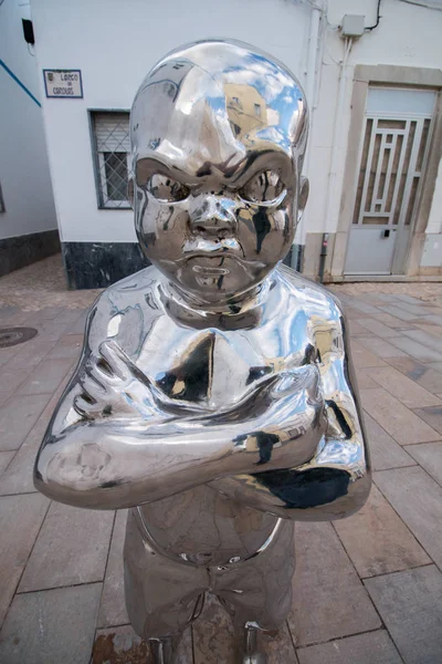 Ragazzo con grandi occhi statua — Foto Stock