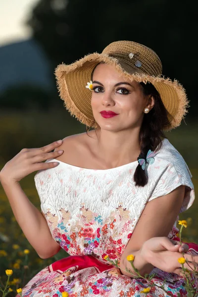 Vintage Mädchen auf dem Land — Stockfoto