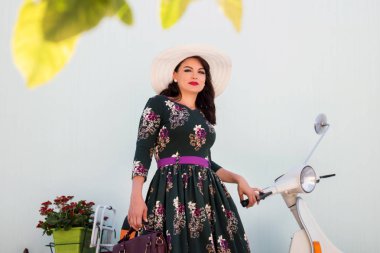 Sonraki motosiklet için vintage kız