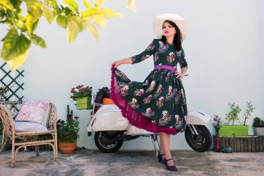 Sonraki motosiklet için vintage kız