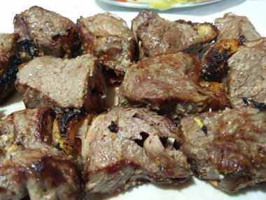 Akdeniz defnesi domuz ile Espetada