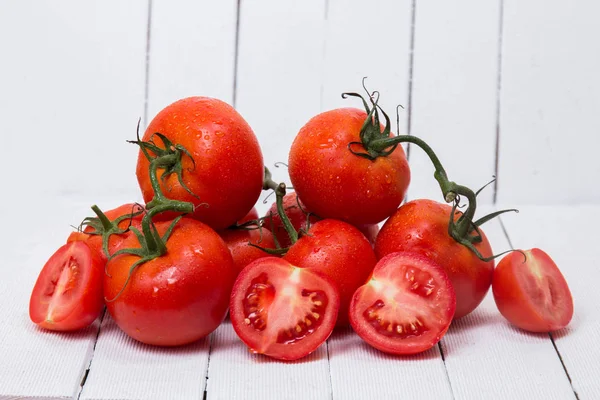 Sabroso montón de tomates húmedos — Foto de Stock